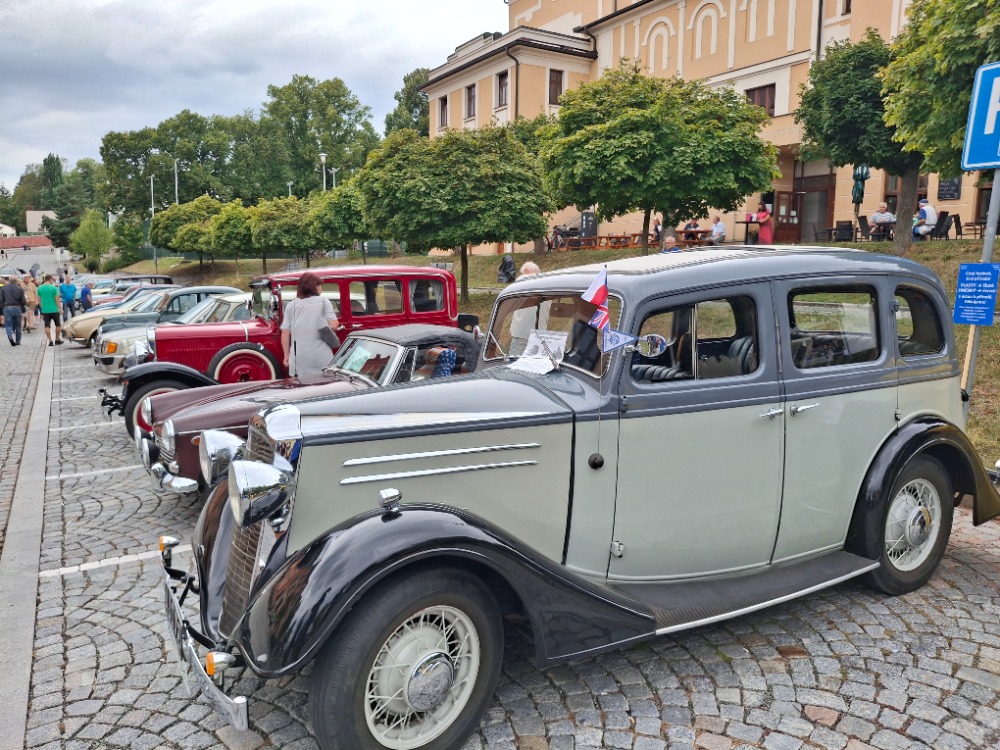 21.08.2026 - Výstava historických vozidel o "Folklorním festivalu" v Červeném Kostelci